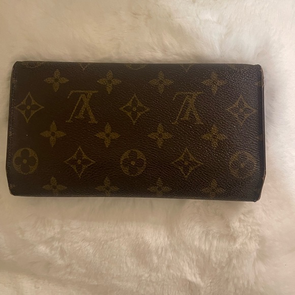 Authentic Louis Vuitton Monogram - Picture 2 of 16